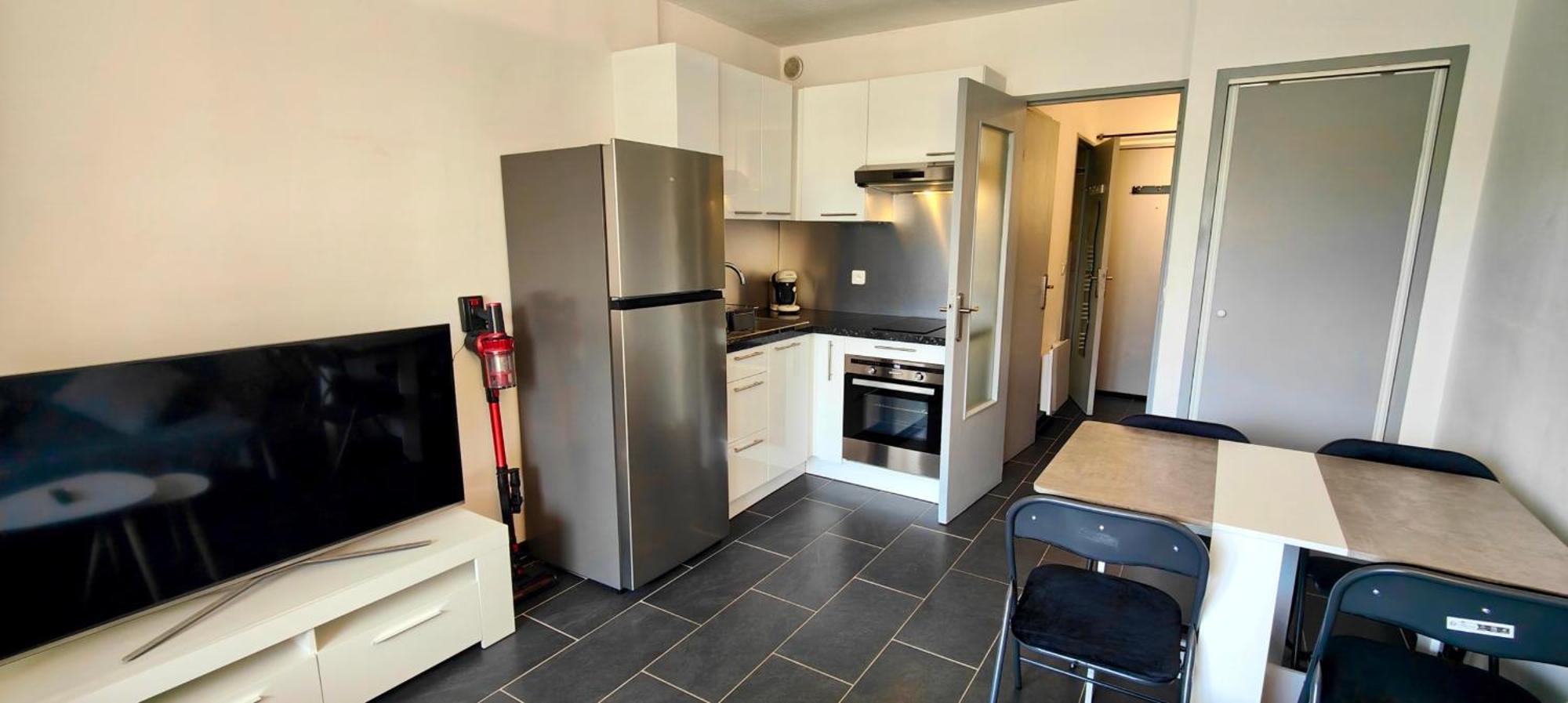 Appartement With Balcony Near Downtown *