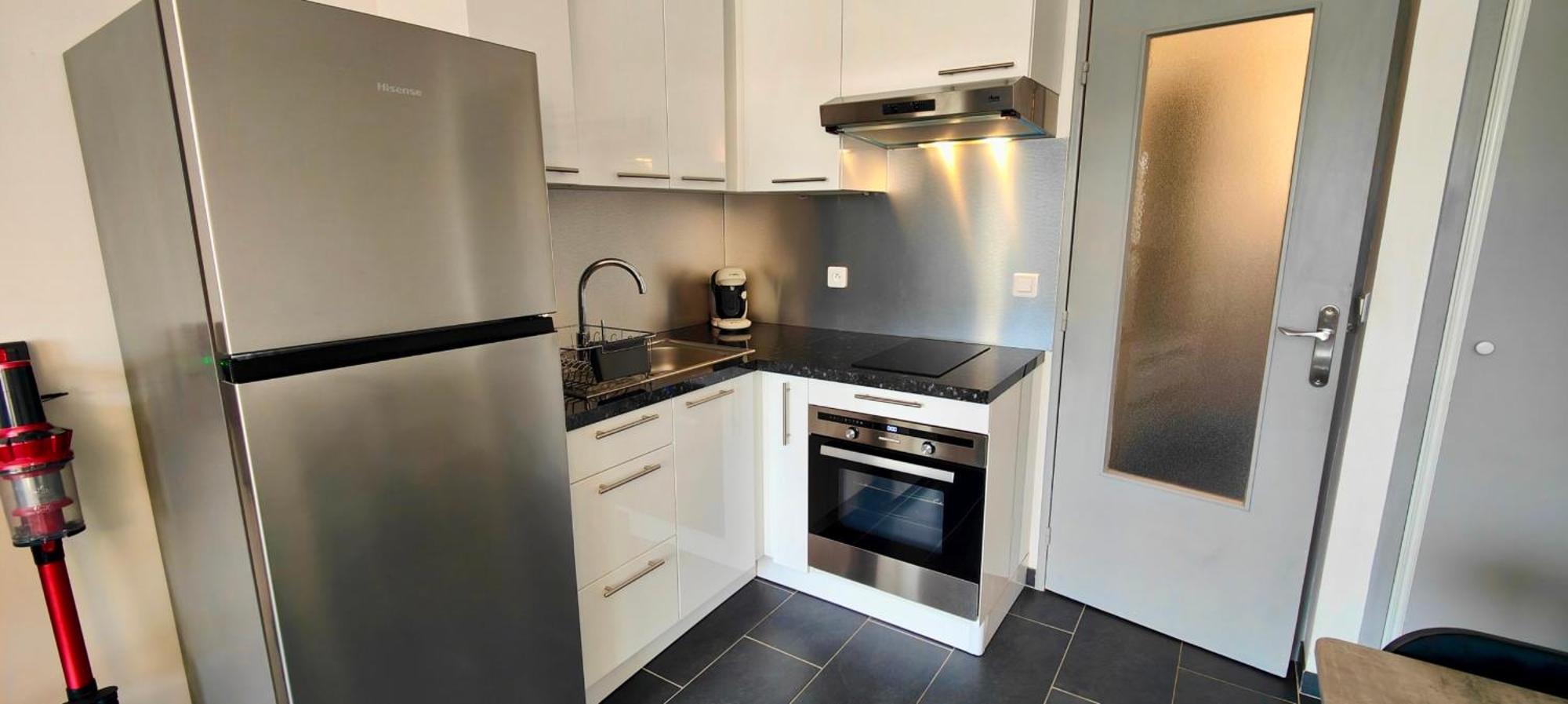 Appartement With Balcony Near Downtown Fréjus