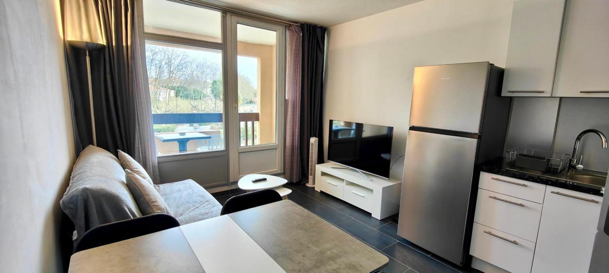 With Balcony Near Downtown Appartement *